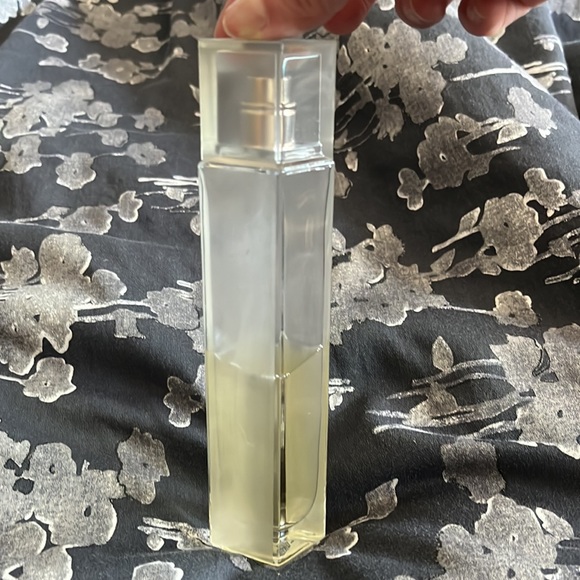 DKNY - Picture 3 of 3